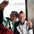 Náhodná setkání - fanoušek Priessnitz s fotbalistou Petrem Jirouškem v autobuse č. 124 při cestě ze zápasu.