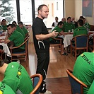 Soustředění v Břízkách - Pavel Hoftych promlouvá k hráčům.