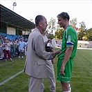 Obermajer přebírá pohár (Hlinsko 2004)