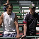 Na tribuně se sešli i bývalí spoluhráči z Bohemians - Radek Krejčík (vlevo) a Marek Nikl