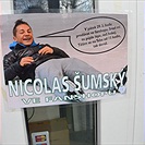 Nicolas Šumský prodával ve fanshopu