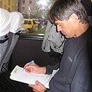 Trenér Vladimír Hruška na cestě do Vítkovic (Vítkovice - Bohemians, podzim 2004)