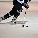 Hokejovou odvětu vyhráli mladí 9:6 - 2012